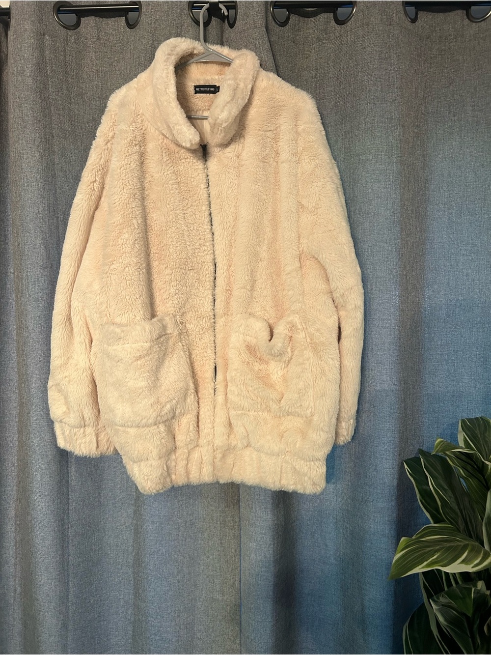 PrettyLittleThing Plush Zip-Up Teddy Jacket in Cream